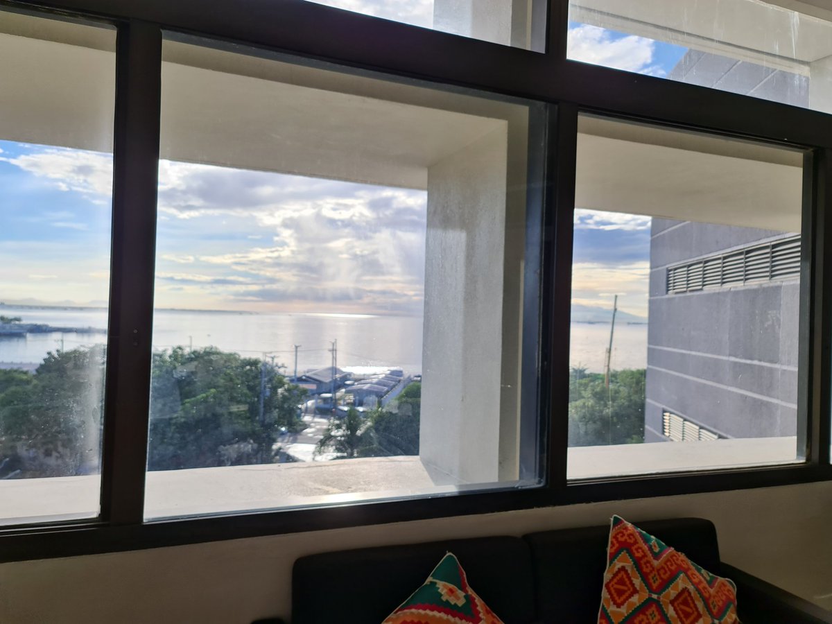 AteNancyBinay's tweet photo. Kakaumpisa pa lang lumabas balik bahay quarantine ulit 😔 🙏🏾😷 #willmissthisview  #bahaymunaulit #quarantineagain #mynewnormal https://t.co/S0soCaZCLz