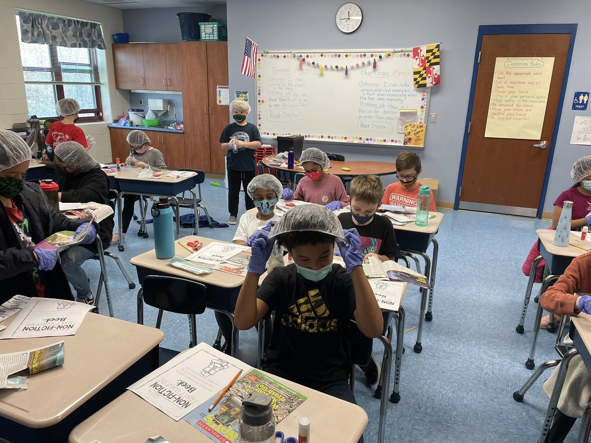 MrsGifford_NES's tweet image. Doctors were tasked with removing text features during surgery today at Nantucket Community Hospital. Dr. Gifford guided the young surgeons. @NESFourth