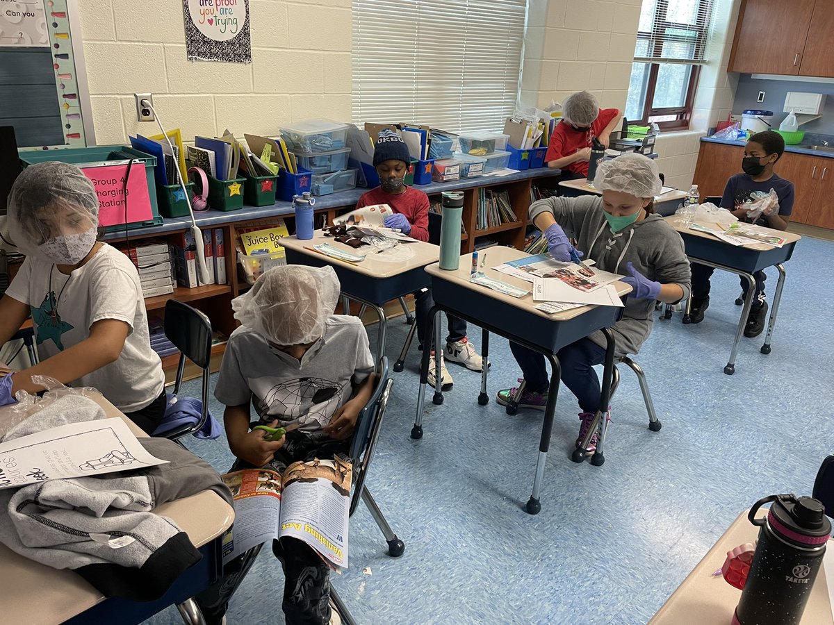 MrsGifford_NES's tweet image. Doctors were tasked with removing text features during surgery today at Nantucket Community Hospital. Dr. Gifford guided the young surgeons. @NESFourth