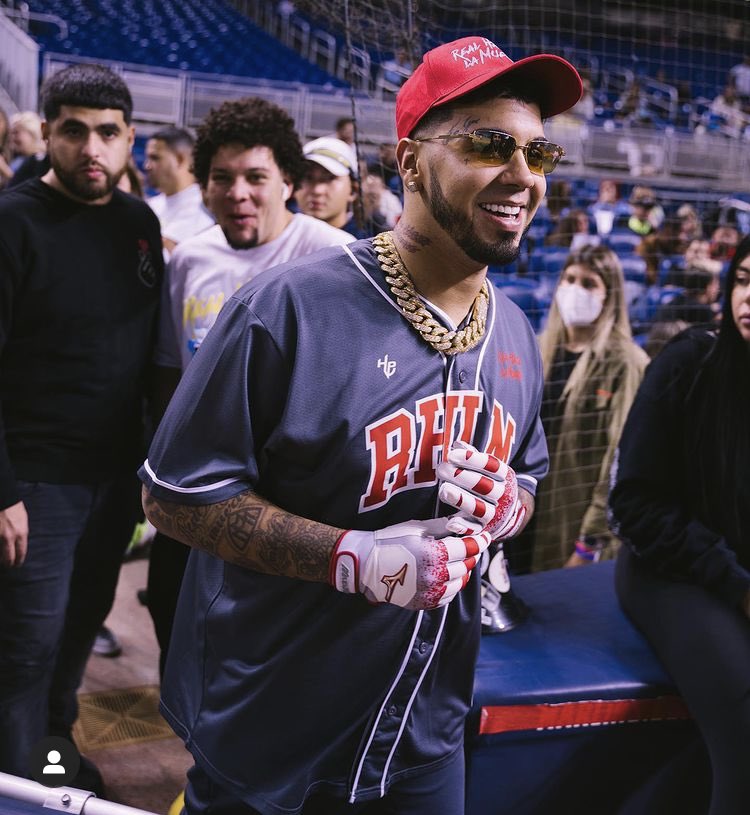 anuel_posting's tweet photo. Mañana se estrena el tema #Subelo otro sencillo del álbum #LasLeyendasNuncaMueren 👹🔜 
Pendientes 🔥🔥🔥🔥👹 
#Anuel #JhayCortez #MykeTowers https://t.co/lxmzs4EiYq