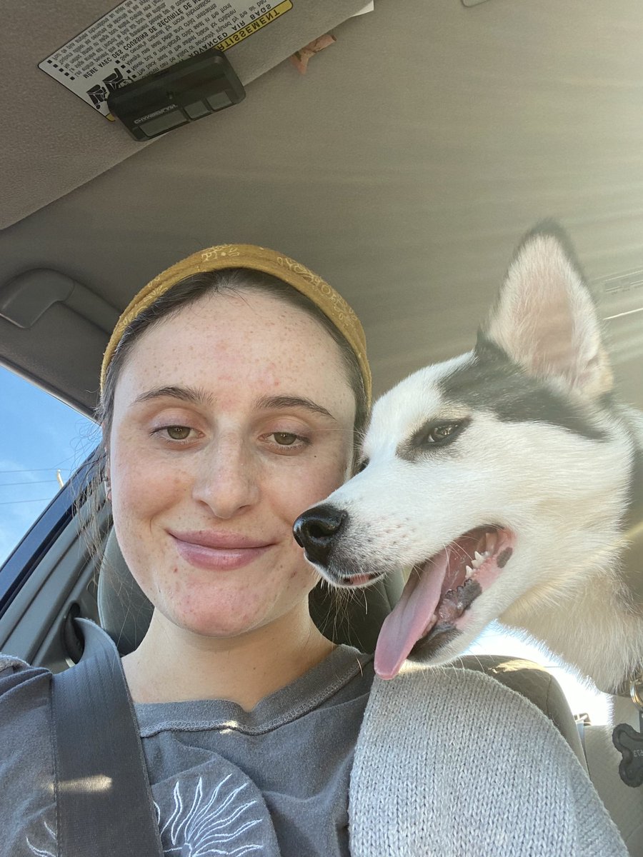 emliywillis's tweet photo. toast and puppy https://t.co/THt6yPlhA9