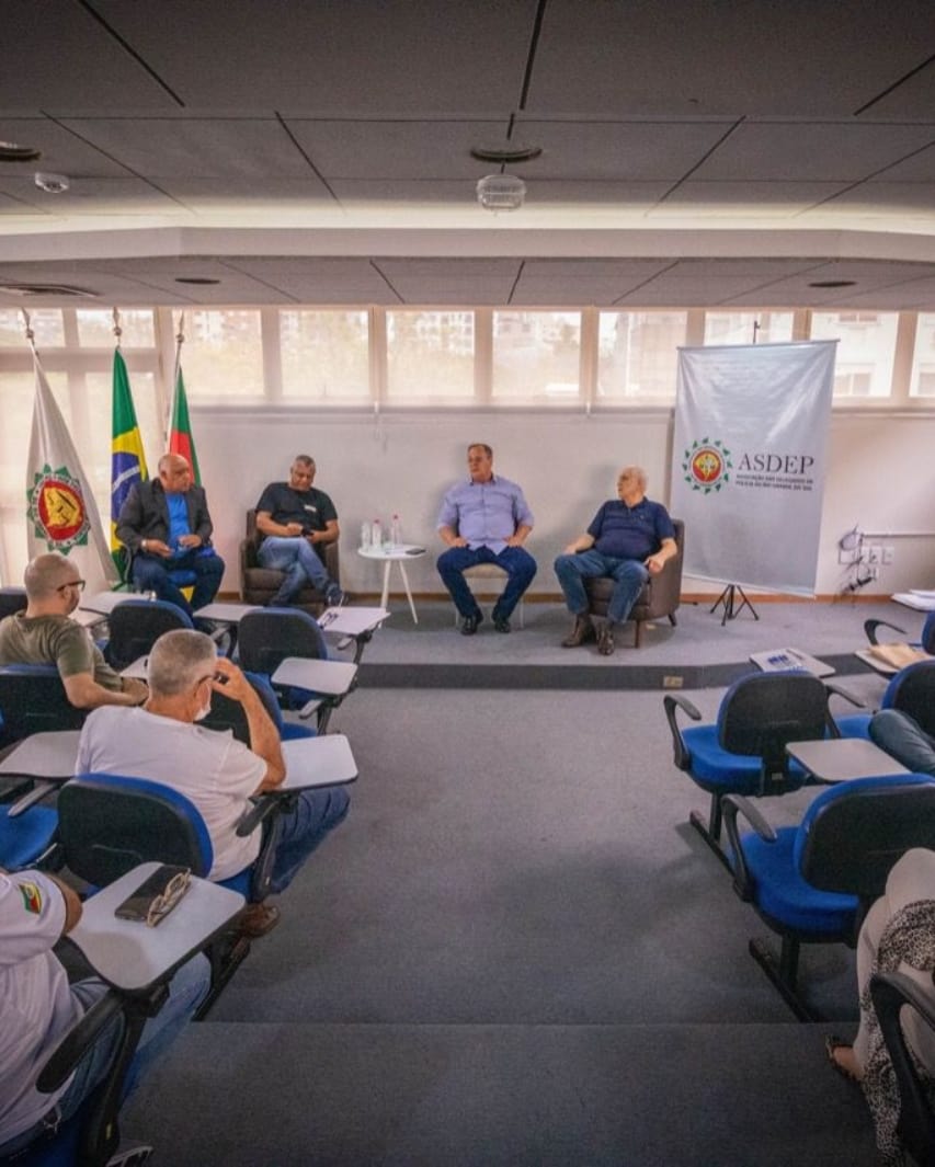 AsdepRs's tweet photo. Nota oficial das entidades de classe  da Polícia Civil. A ASDEP está na luta pelos direitos dos Delegados e Delegadas de Polícia. https://t.co/3fNCgVjeDz