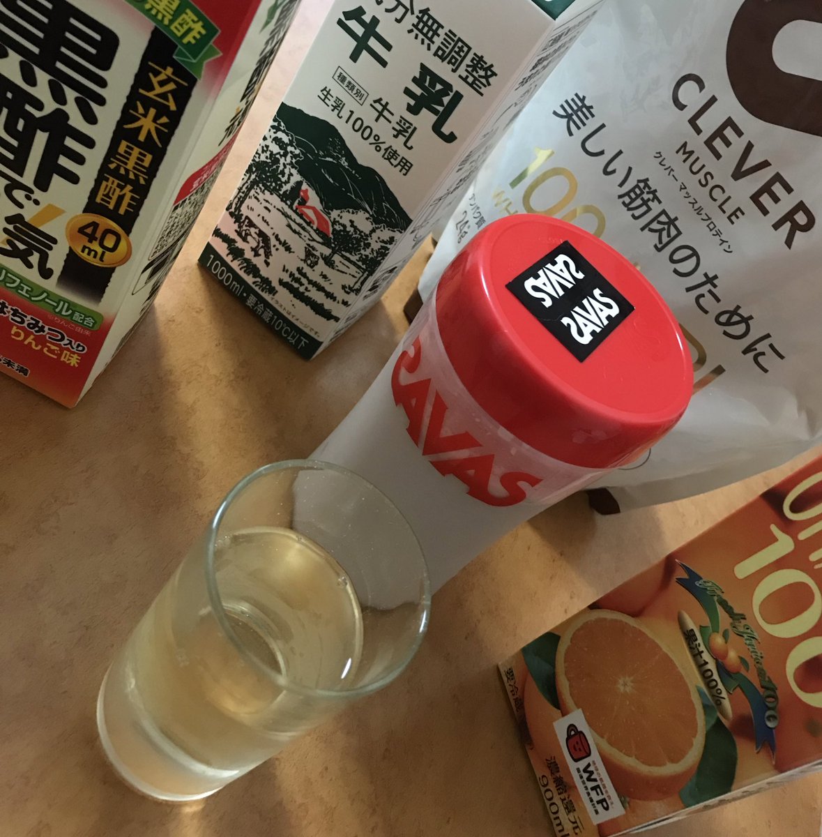 q7Fm3mFu8dI4Mms's tweet photo. 今日の朝ごはん、体重
温活酵素ドリンク1本飲み終えた
便秘改善、食べても体重があまり増えないなど効果感じるのでもう少し続けてみる
#減量記録
#温活
#温経酵素
#鈴木砂羽トップアンバサダー
https://t.co/wbsN0EhjBY
#くろカツ(黒酢はちみつりんご)
#クレバーマッスルプロテイン
#ORANGE100 https://t.co/xKwP9Vd3Kk