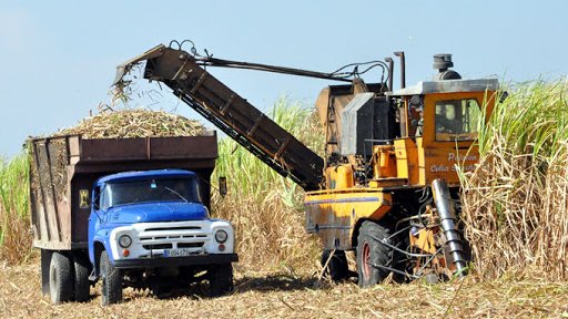 Apale_org's tweet photo. El Programa Nacional de Biocombustibles constituye para #Ecuador una apuesta por la calidad del aire y desarrollo del agro ecuatoriano ¡Te invitamos a conocer quienes participan en la elaboración del #BioCombustible #EcoPaís! 👨🌾🎋⛽️
#APALE #Etanol #AgroCombustibles #CañaDeAzúcar https://t.co/Ithk0A5zjy