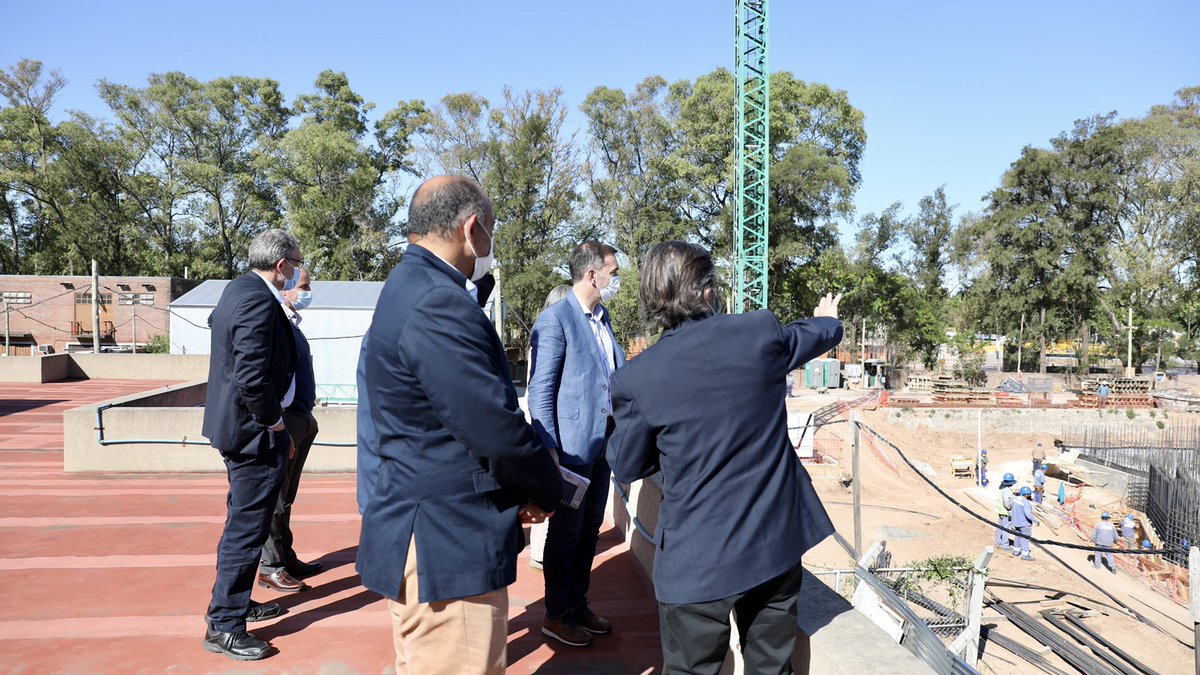 CNEA_Arg's tweet photo. Además, pudieron recorrer el avance de obra del Centro Argentino de Protonterapia #CeArP 🏥 que estamos construyendo con la @ubarectorado y el @invapargentina.
#MedicinaNuclear
#SomosCNEA ⚛️ https://t.co/9ZugEphteU