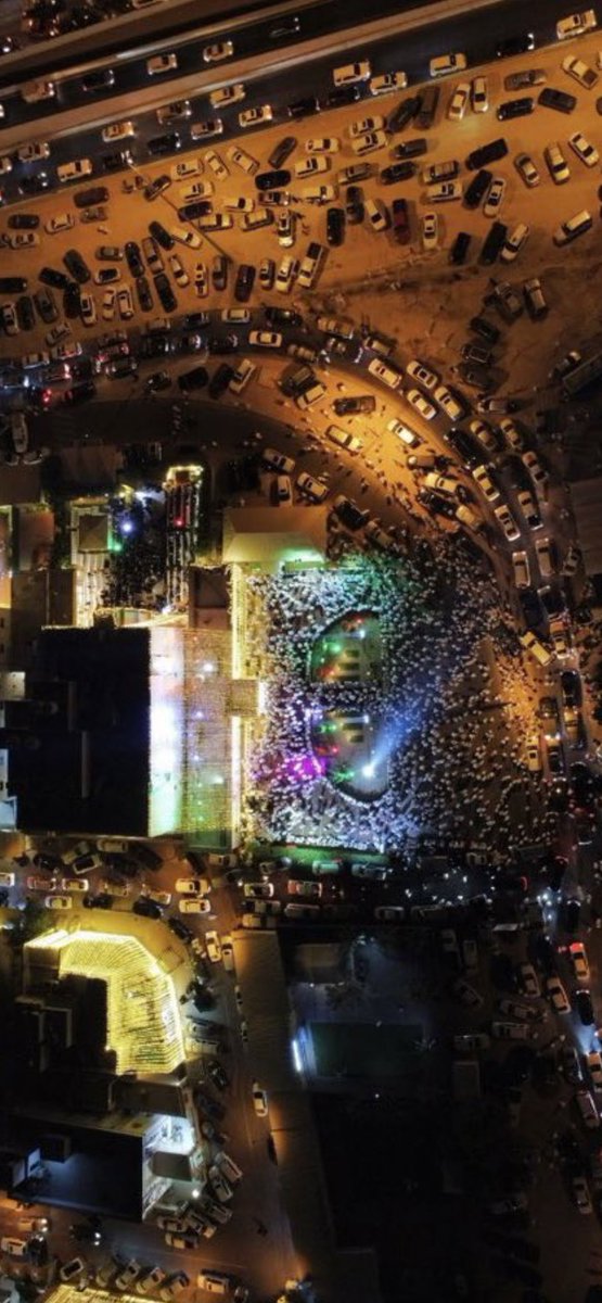 المال .. يجيبلك " مطبلچية " وتسوي هاش تاغات وهمية ، و تشتري و سائل إعلامية مطبوعة و الكترونية . 

وتشتري فيه " ربع كلكچية " و تسوي فيهم هُليلة سياسية توهم الناس فيها ان عندك شعبية .

لكن ما تشتري فيها " لو تفحط "
وفاء الناس  ومحبتهم اللا إرادية

#مسلم_البراك