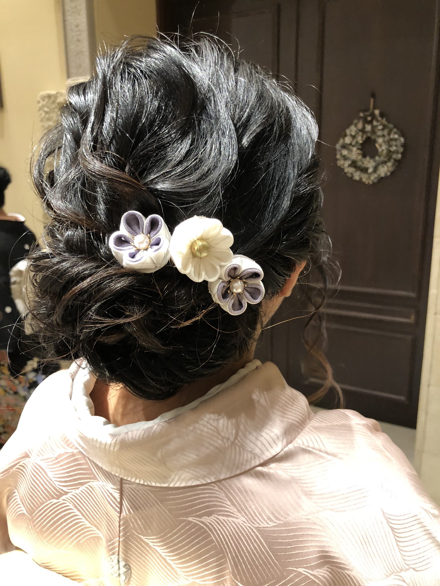 小豆 Papermagic 11日 和紙の店かみぞの 12 13日金山にぎわいマルシェ 結婚式photoパート2 弟の結婚式 私は色留袖を着用しました 色留袖の色味に合わせて 落ち着いたイメージで作成 色留袖 留袖ヘア 和装ヘアアレンジ 結婚式 T Co