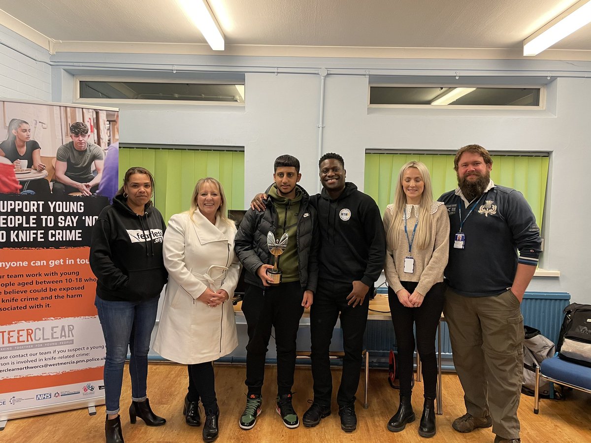 An inspiring evening as DPCC Tracey Onslow joined <a href="/PrideOfBritain/">Pride of Britain</a> winner and @PrincesTrust ambassador <a href="/Hezron_Brown/">Hezron Brown</a> plus <a href="/CrimestoppersUK/">Crimestoppers</a> <a href="/FearlessORG/">fearless.org</a> 

The #steerclear sessions were delivered by <a href="/WMerciaPolice/">West Mercia Police</a> with funding from PCC @JohnPaulCampion 

princes-trust.org.uk/about-the-trus…