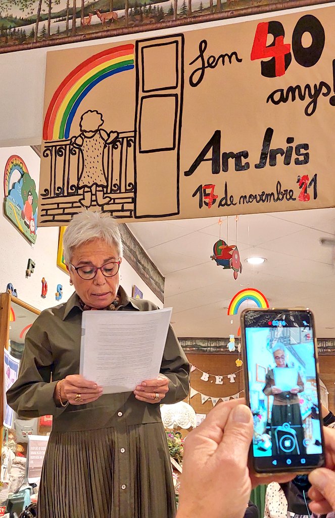 olga_hm's tweet photo. 🥂 Assistim a la celebració dels 40 anys de la botiga #ArcIris amb la regidora @Elisendalamany i companys d'@ERC_gracia.
👉🏽 Al febrer tanquem amb un somriure i nostalgia, però continuen quasi amb la centenària botiga d'home!
☺ Gràcies per convidar-nos! https://t.co/viITvI36od