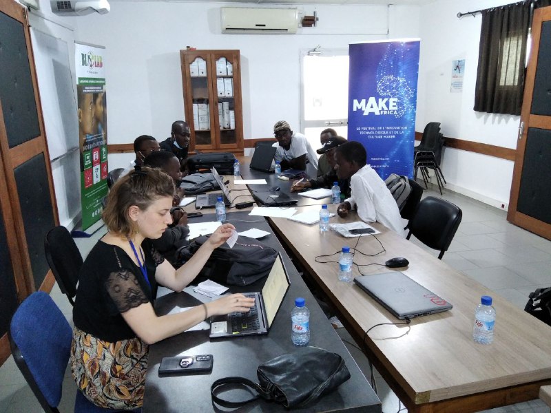 Re_FFAO's tweet photo. 'Reconnaissance des compétences' dans le #FabLab. Les #FabLabManager du #ReFFAO produisent ensemble les @OpenBadges afin de valoriser les compétences informelles acquises par les membres.
#MakeAfrica
#MakeAfrica2021
@TiersLieuxEdu
@fablab_fr https://t.co/8b5VjQyC3U