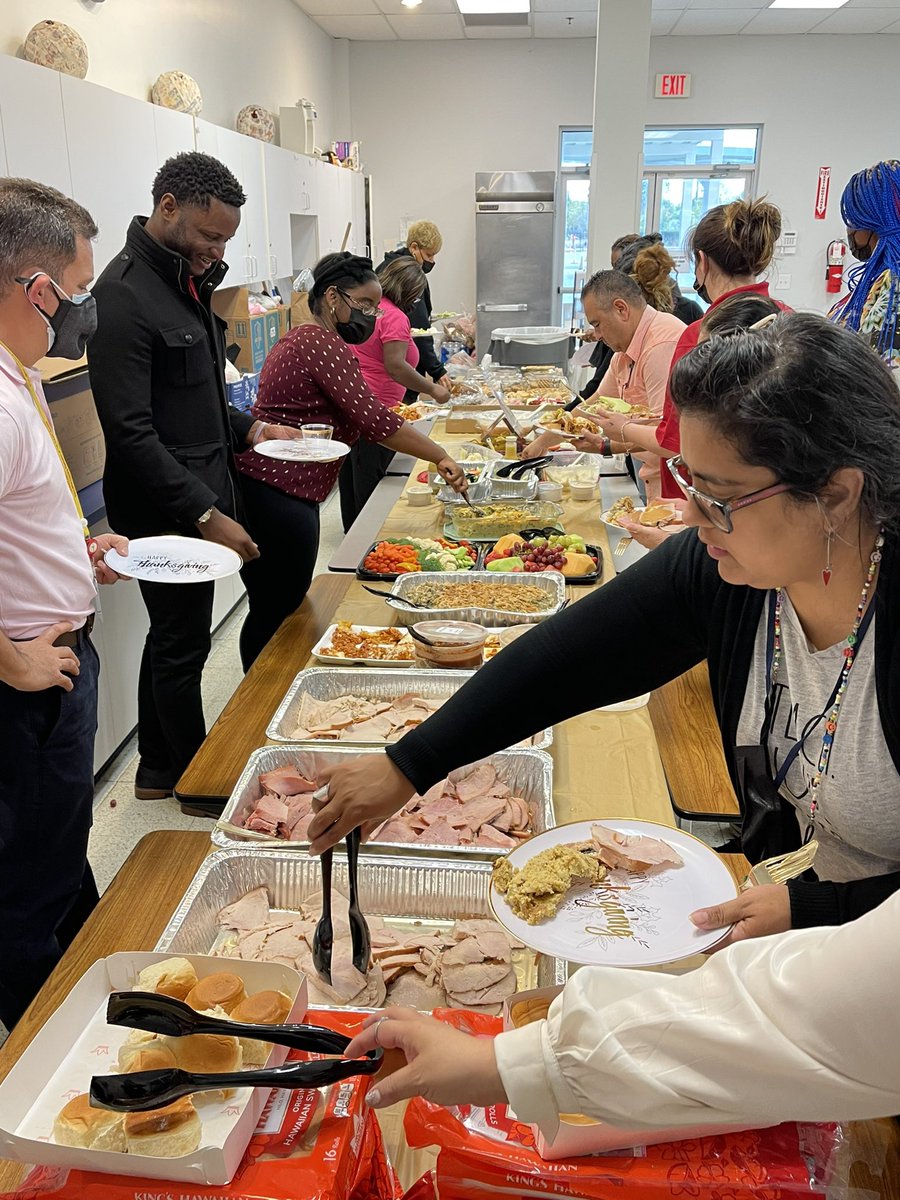 RisingRoGo's tweet photo. Thanksgiving luncheon at Mangum Elementary!  Truly blessed!  I love my faculty and staff! https://t.co/UmJ4wENfe2