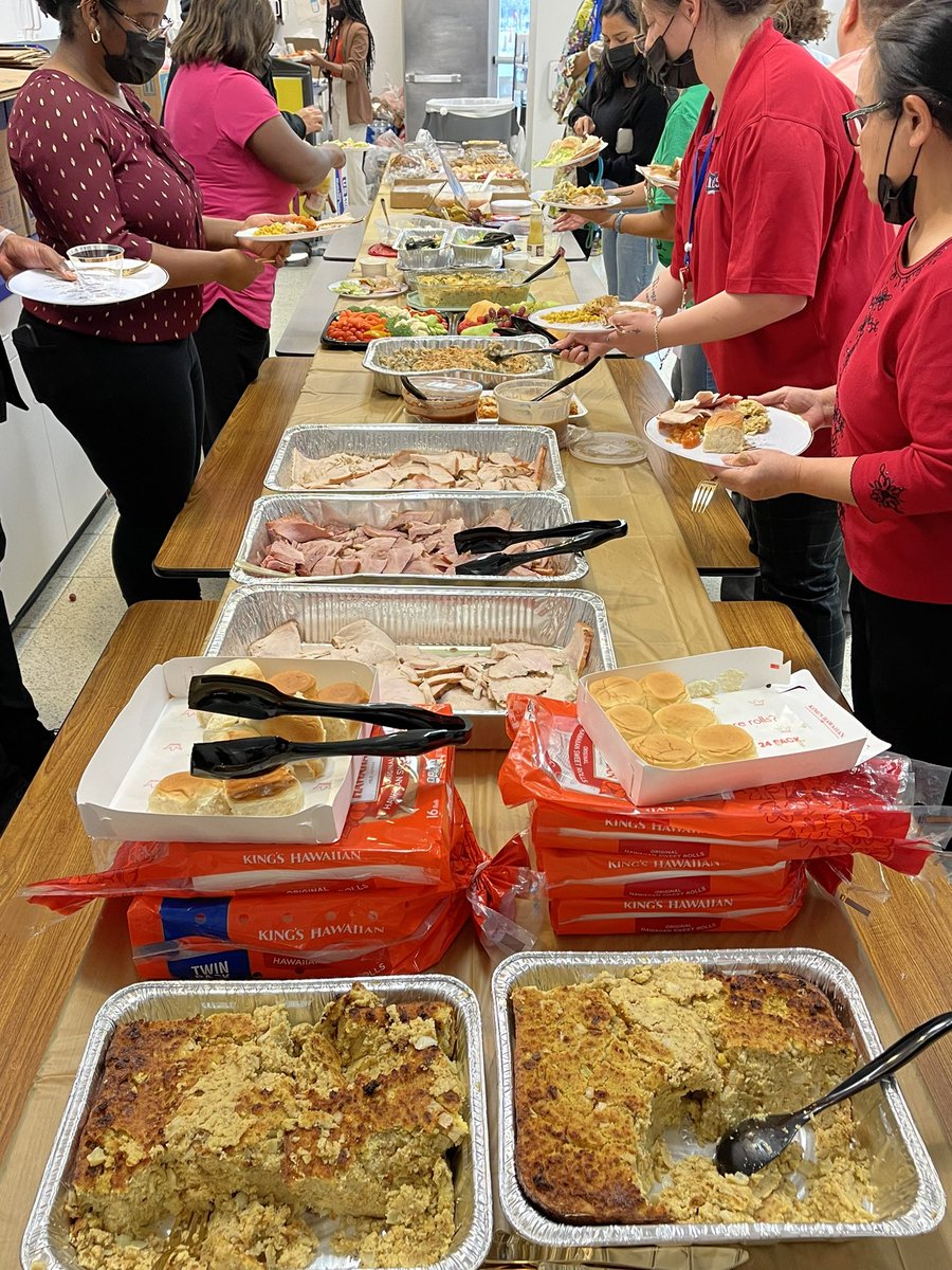 RisingRoGo's tweet photo. Thanksgiving luncheon at Mangum Elementary!  Truly blessed!  I love my faculty and staff! https://t.co/UmJ4wENfe2