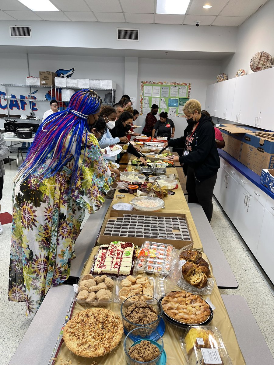 RisingRoGo's tweet photo. Thanksgiving luncheon at Mangum Elementary!  Truly blessed!  I love my faculty and staff! https://t.co/UmJ4wENfe2