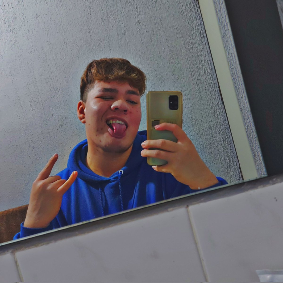 extssyjr's tweet photo. llegando temprano, staneo y amo a los twins desde enero de 2017, la gente se piensa que soy ivan lane pero soy emivan, estoy agradecido con ellos por muchas cosas q han aportado a mi vida❤️‍🩹
#integraciónmartinator https://t.co/JAwYQlukXI