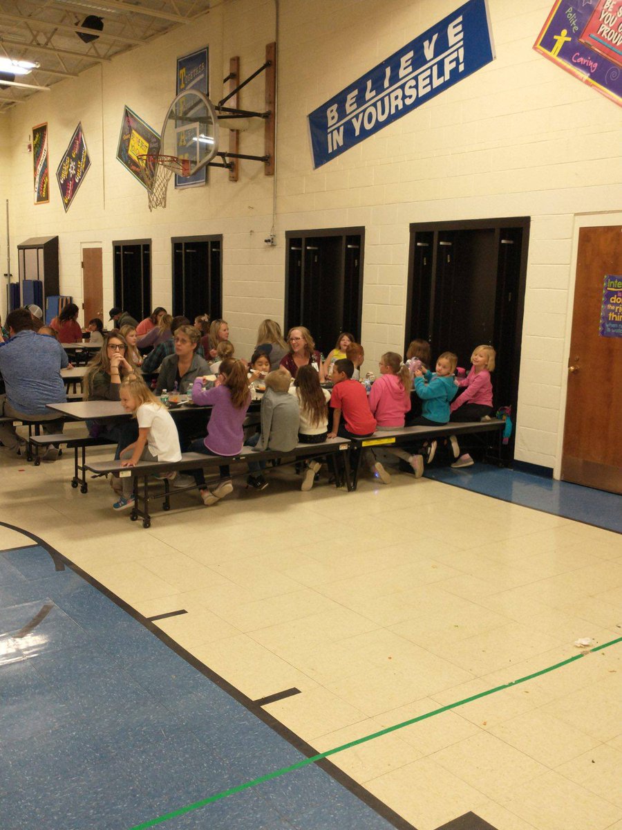 ElementaryGeil's tweet photo. 1st and 2nd grade family thanksgiving luncheon. Great turnout!! #elementarygeil  #joyinourschool https://t.co/a4XJN3T5bR