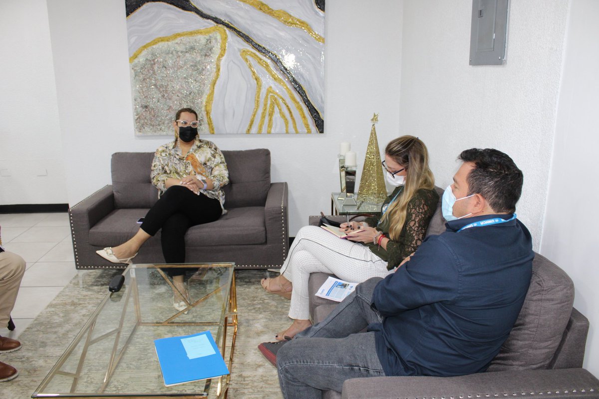 CONADEH's tweet image. Defensora del Pueblo de Honduras, junto a equipo de trabajo del #CONADEH sostienen importante reunión con el representante de país del @ACNURamericas, con el objetivo de estrechar lazos de cooperación y coordinación interinstitucional.