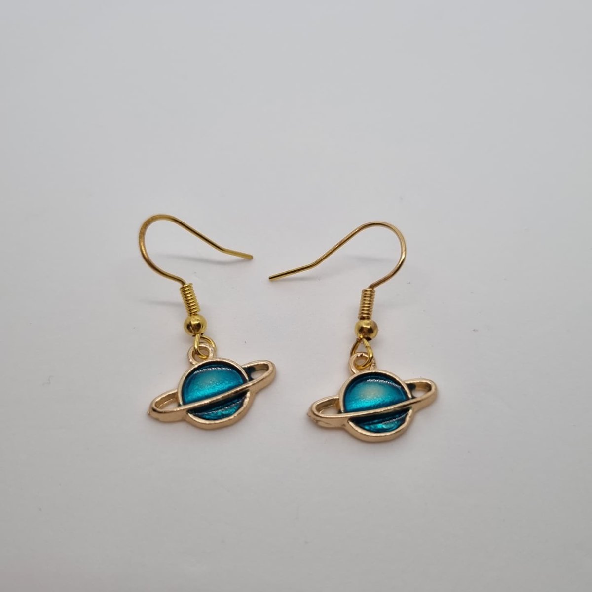 MortusBellus's tweet photo. Lovely blue Saturn earrings, now available on our Etsy! Shop now 🌸 #etsyUK #uksmallbiz #shopsmallbusiness #uketsy https://t.co/YuelKgwhvN