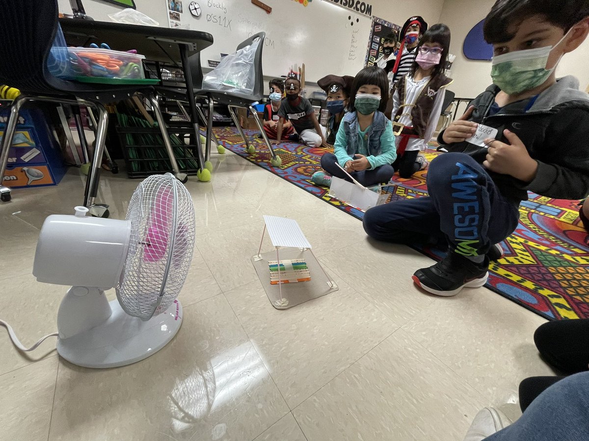 Portier_STEM's tweet photo. Can’t blow these huts down! @CSE_Chameleons building huts in Stem today! @FBISDSTEM https://t.co/FUN5ZN8vsU