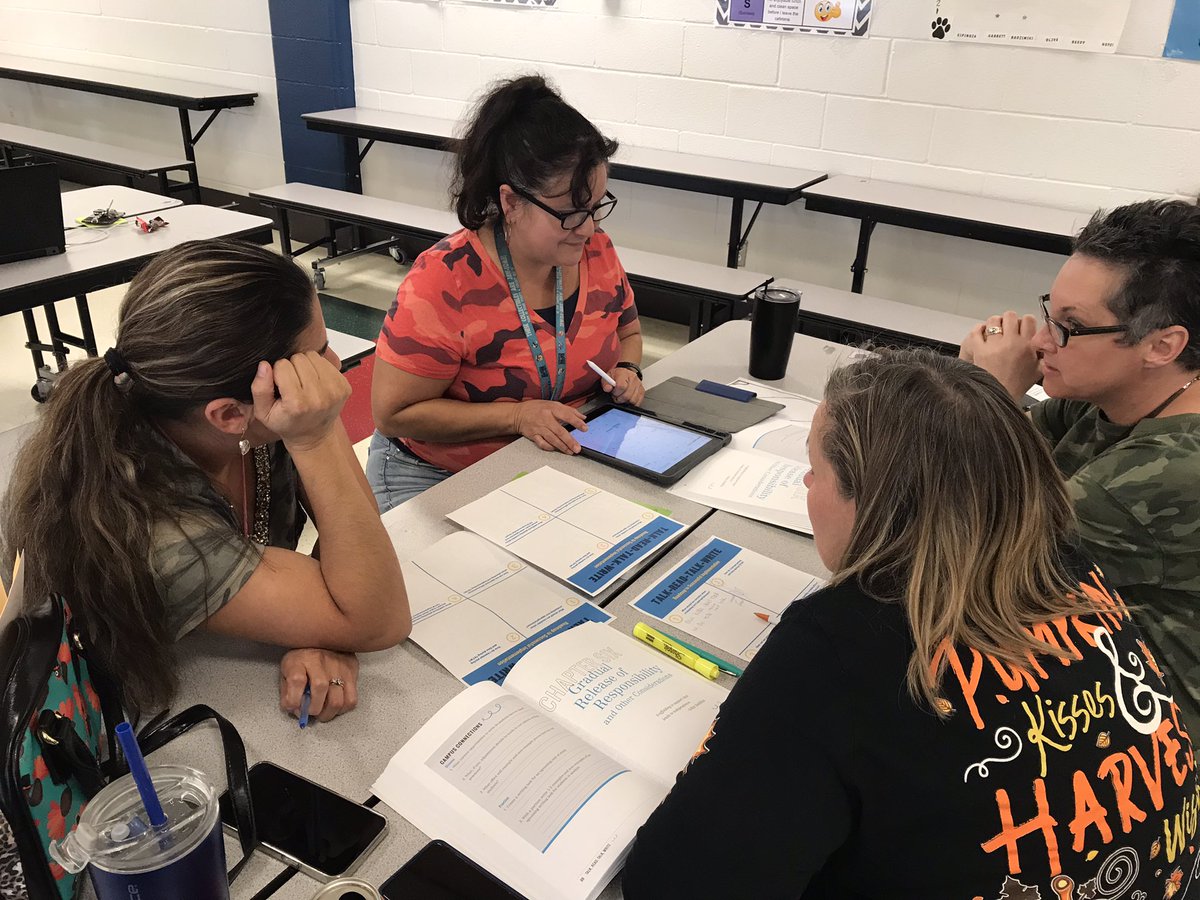 ASJohnston1's tweet photo. Talk Read Talk Write with @PDdesignteam A lot of great after school conversation! #IrvingWeRise https://t.co/ulIgDSLZh8