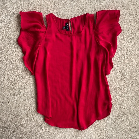 VintageSerendip's tweet photo. So good I had to share! Check out all the items I'm loving on @Poshmarkapp from @LVoutlander #poshmark #fashion #style #shopmycloset #abyer #sweetbb #jordan: https://t.co/LN4XUp0O3b https://t.co/ilKdr7ikMA