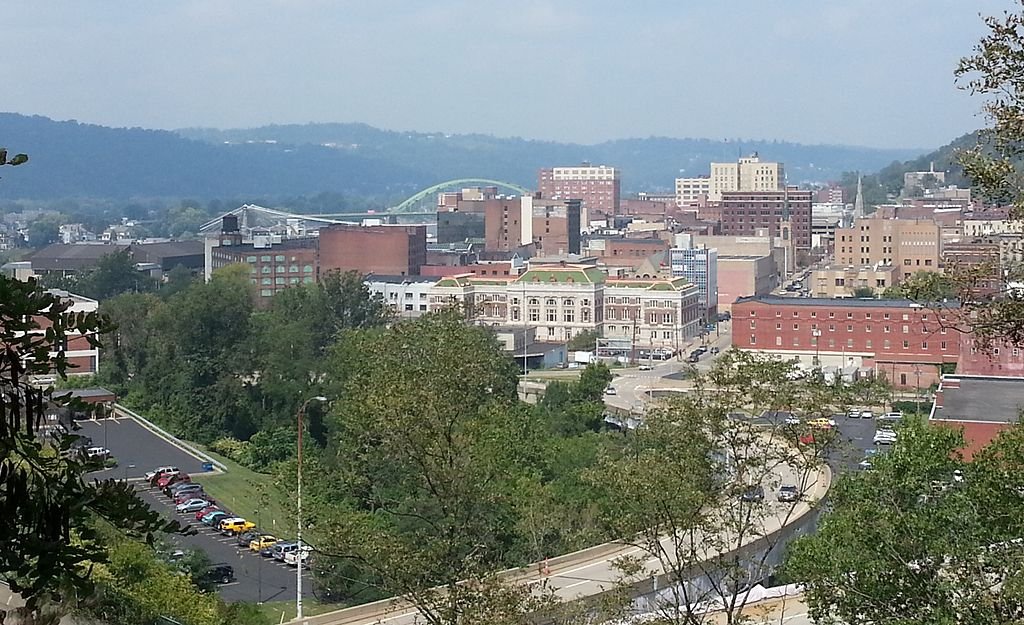 ZazousLes's tweet photo. WHEELING, WV CULTURAL THREAD
#SpeechlessTheArtist writes: I'm doing last minute shopping for the upcoming Appalachian Rage exhibit at Les Zazous Postmodern Art Gallery by going to downtown Wheeling . I found a treasure trove of cultural artifacts.

#AppRage #Hanon #ZazousGallery https://t.co/dJz000Drg4