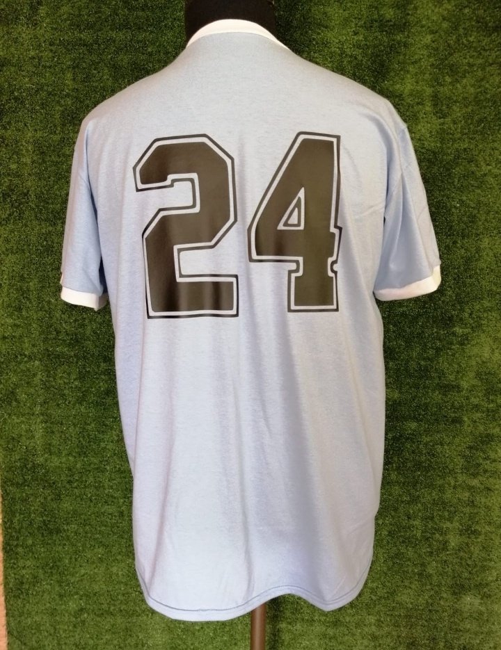 #Sorteo 
Camiseta retro de #Uruguay, la del Sudamericano de 1983, cuando los uruguayos se consagraron campeones

Para participar, dar RT, seguir mi cuenta y la de 
<a href="/CasacasVintage/">Casacas Vintage</a>

El sorteo será el 15 de diciembre . 

¡Mucha suerte a todos!
⚽️🇺🇾