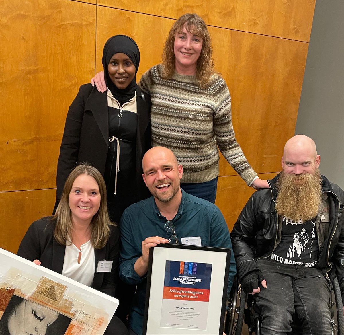 Clubhouse_Intl's tweet photo. Excellent recognition of the Clubhouse model! 
@Fontenehusnorge won this year's honorary award at @Schizodagene (Scandinavia's MH conference). The jury remarked: The organization helps members come out of isolation and take part in work and community life.
#ClubhouseWorks https://t.co/as9SWFHeY7