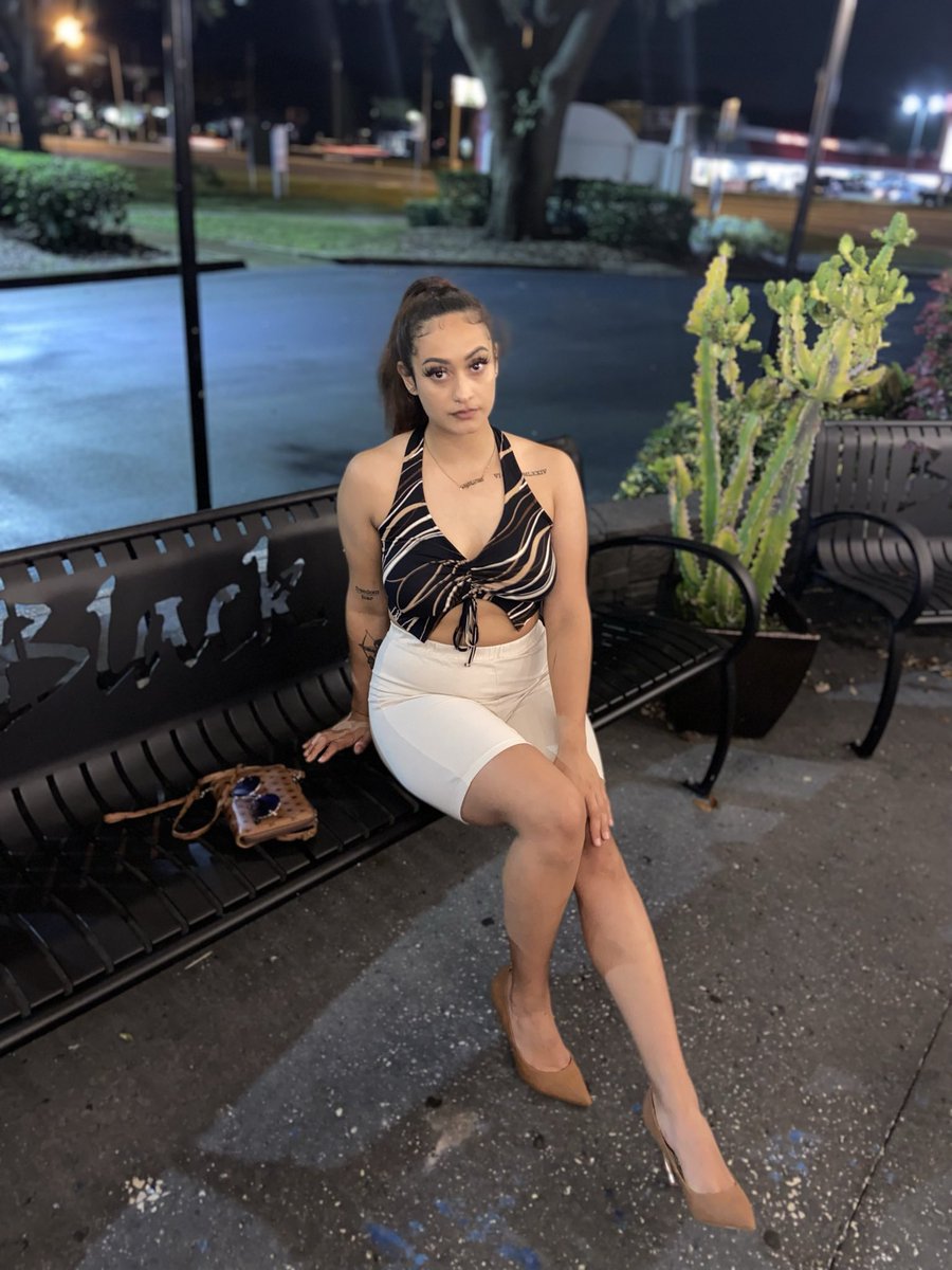 LillMiaa's tweet photo. Hey siri play “Rollin N Controllin Pt.2” by Dusty locane 💜 https://t.co/PZN30PszEt