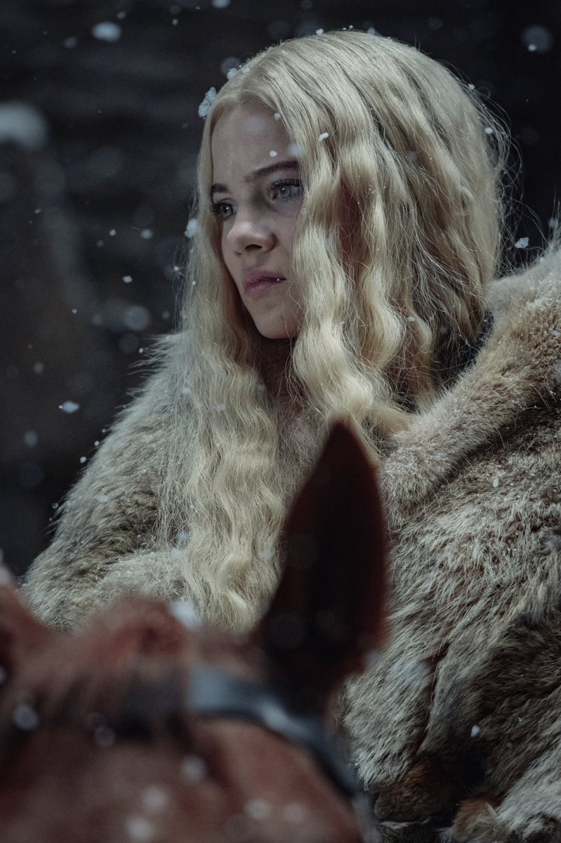 dailywitchers's tweet photo. new stills of ciri in the witcher season 2 https://t.co/2HAL37GDio