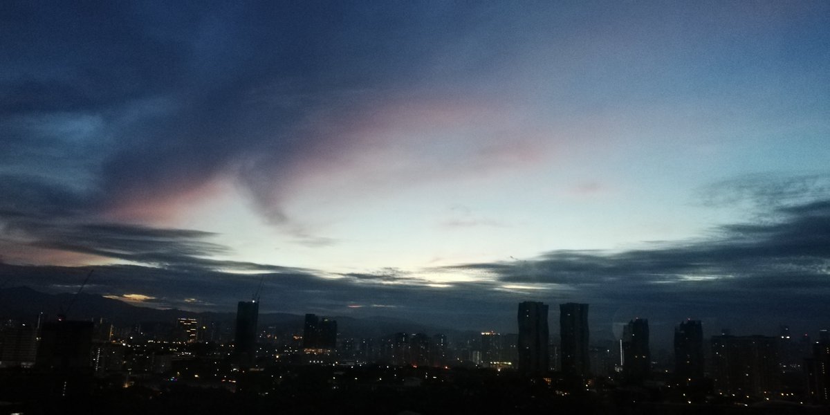 FranticKL's tweet photo. Good morning Tweeties! In my little tiny corner of dis beautiful world, I just caught dis glorious sight. Let kindness rule ur day even if someone hurt or is rude 2 you. Shrug it off &amp; ask dem if dey need a coffee. Lead ur day like dat beautiful sky glow. God loves You❤️🙏🤗 &amp; me https://t.co/5HVQMaUafJ