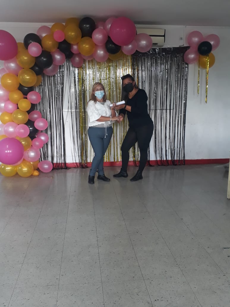 EmiroDuqueCFS's tweet photo. Fin de curso de peluquería con la Maestro Técnico Productivo (MTP) Zaida Heredia #SomosInces #LaFormacionProductivaEsAhora https://t.co/YhXNg3iyaa