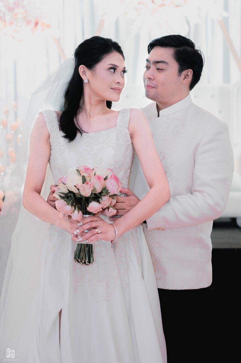 aaannelg_'s tweet photo. Sharing our wedding photos captured by Harvey Taeza 💝
 #PandemicWedding #OctoberBride https://t.co/XjzeMT8jHq