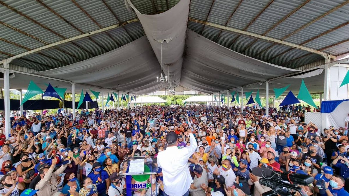 HenriFalconLara's tweet photo. ¡Estamos ganando la gobernación! Y vamos a hacerlo con contundencia para que no quede duda del liderazgo de Lara. Hoy tuvimos el cierre de campaña con nuestro padrón electoral conformado por más de 5.000 personas!!! El domingo #21Nov vamos a celebrar que a Lara volverá el futuro! https://t.co/tHqttyWYU9