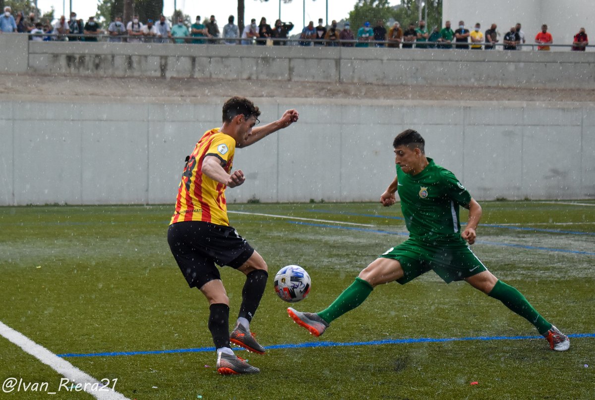 Bueno gent després de pensar-ho molt, em venc la meva càmera Nikon D3500 amb objectiu 18-55 amb la que he retratat el #Futcat

Si esteu interessats/des obriume DM i sinó amb un RT ajudeu