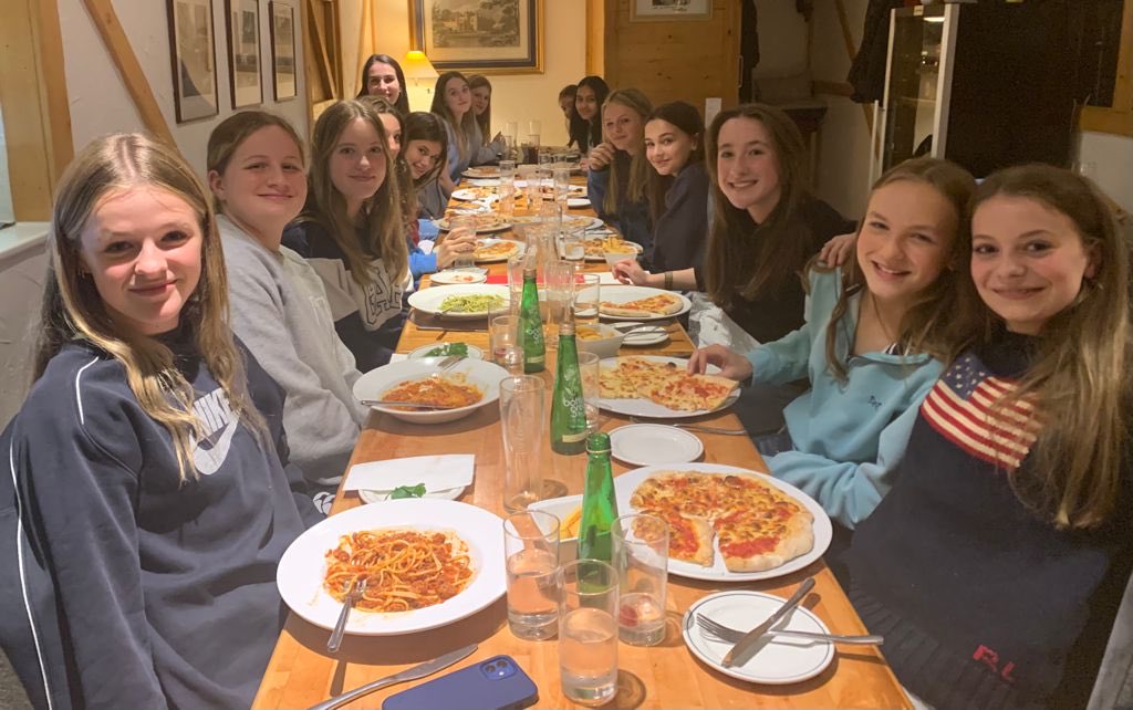 stevens_house's tweet photo. Lovely mid-week meal out for our super Form 3 girls and their Tutors tonight. #StevensFamily #GoodTimesTogether https://t.co/qDwEQP21zq