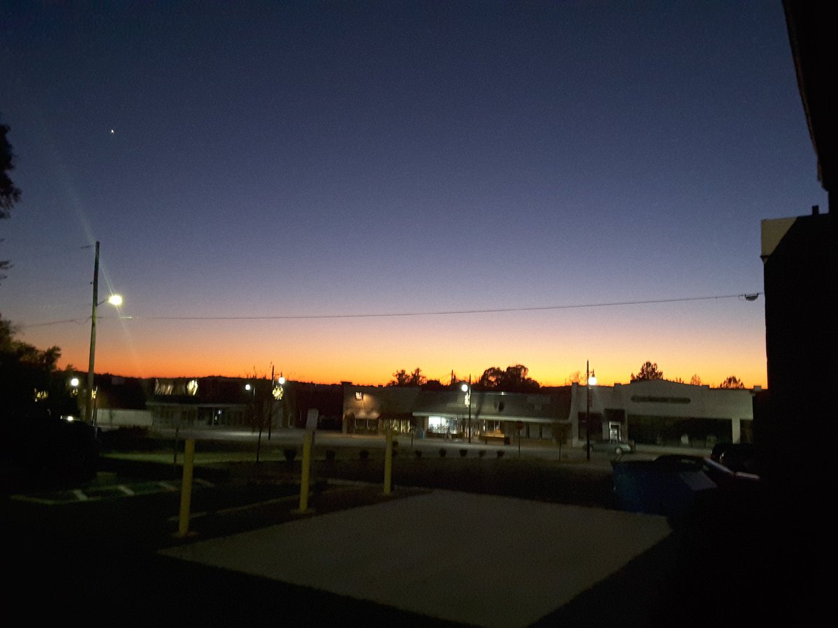 The best part of working late at the bakery during the holidays is the 15 min break around 1730 each evening!!  Pretty good way to end a busy day!!!  #sunset @albemarledowntown