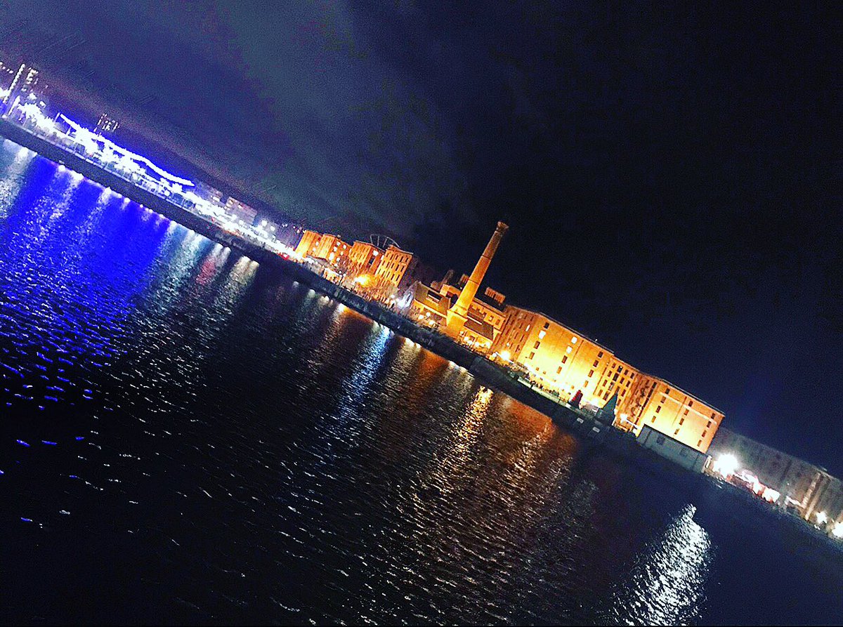 aqualensliverp2's tweet photo. Goodnight Liverpool 🌚✨ #explorelpool #ThePhotoHour #Liverpool #docks #nighttimephotography @ExploreLpool https://t.co/TYp2GkAanV