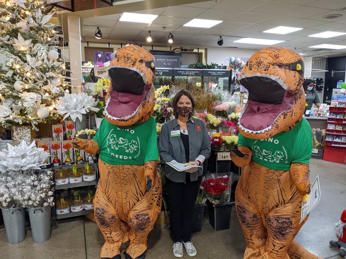 DinoDeedsDFW's tweet photo. As we head into Thanksgiving, we decided to go out and do Random Acts of Kindness today to thank many local workers for what they do to support our community! Check our Facebook or Instagram for more photos! 📸Tis' the season to be thankful. ❤🦖
#dinodeeds #RandomActsofKindness https://t.co/oNk9tINpDF
