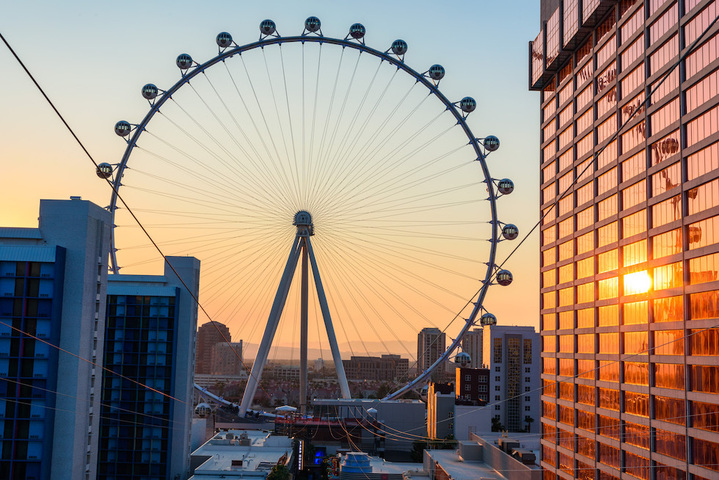 TheLINQ's tweet photo. Let's #LINQup and take a ride on the @HighRollerVegas 🎡
https://t.co/8eGEz8Zb4G https://t.co/Hp9VT3gGod