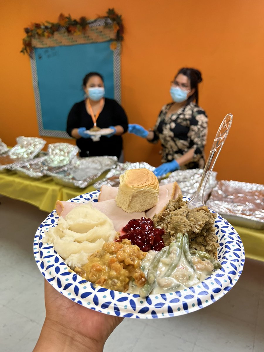 ritarose7891's tweet photo. So thankful for our @Tijerinaes family!  The food was delicious @SjMottu @RE_TijeES https://t.co/QPYIie2kR6