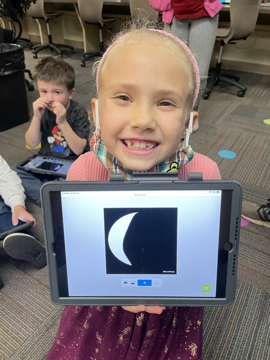 StephEconomos's tweet photo. 1st graders becoming movie animators while making a moon phases movie using #BrushNinja! 🌕🌖🌗🌘🌑 https://t.co/SXotohjyWz