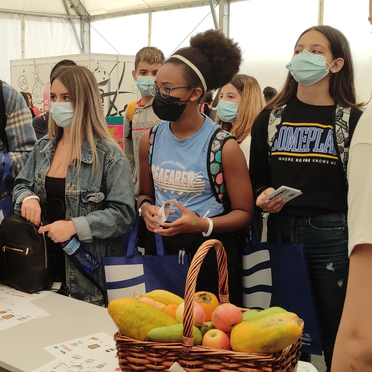 IesBatan's tweet photo. Hoy el curso de 3°ESO ha visitado la III Feria Insular de Juventud organizada por la Consejería de Educación del Gobierno de Canarias.
Actividades como estas ayudan a nuestro alumnado a proyectar su futuro y mejorar su inserción laboral. ✨
#rumbo #somoselbatan #ieselbatan https://t.co/7Q5Ck3yZ7v