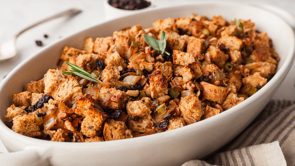 ForksOverKnives's tweet photo. Toasted pecans and currants are a nice change on this traditional holiday recipe, which is perfect for a vegan Thanksgiving feast. https://t.co/5dHd7IQnSe https://t.co/0LL3YcUNw6