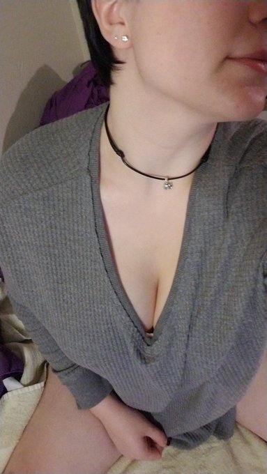 Feelin' cute in this low V-neck.🥰😘💜 #onlyfans #sellingaccount #SellingContent #Content #fans https://t<a href="/tag/onlyfans"class="tags">#onlyfans</a><a href="/tag/fans"class="tags"><span>#fans</span></a><a href="/tag/content"class="tags"><span>#content</span></a><a href="/tag/sellingcontent"class="tags"><span>#sellingcontent</span></a><a href="/tag/sellingaccoun"class="tags"><span>#sellingaccoun</span></a>