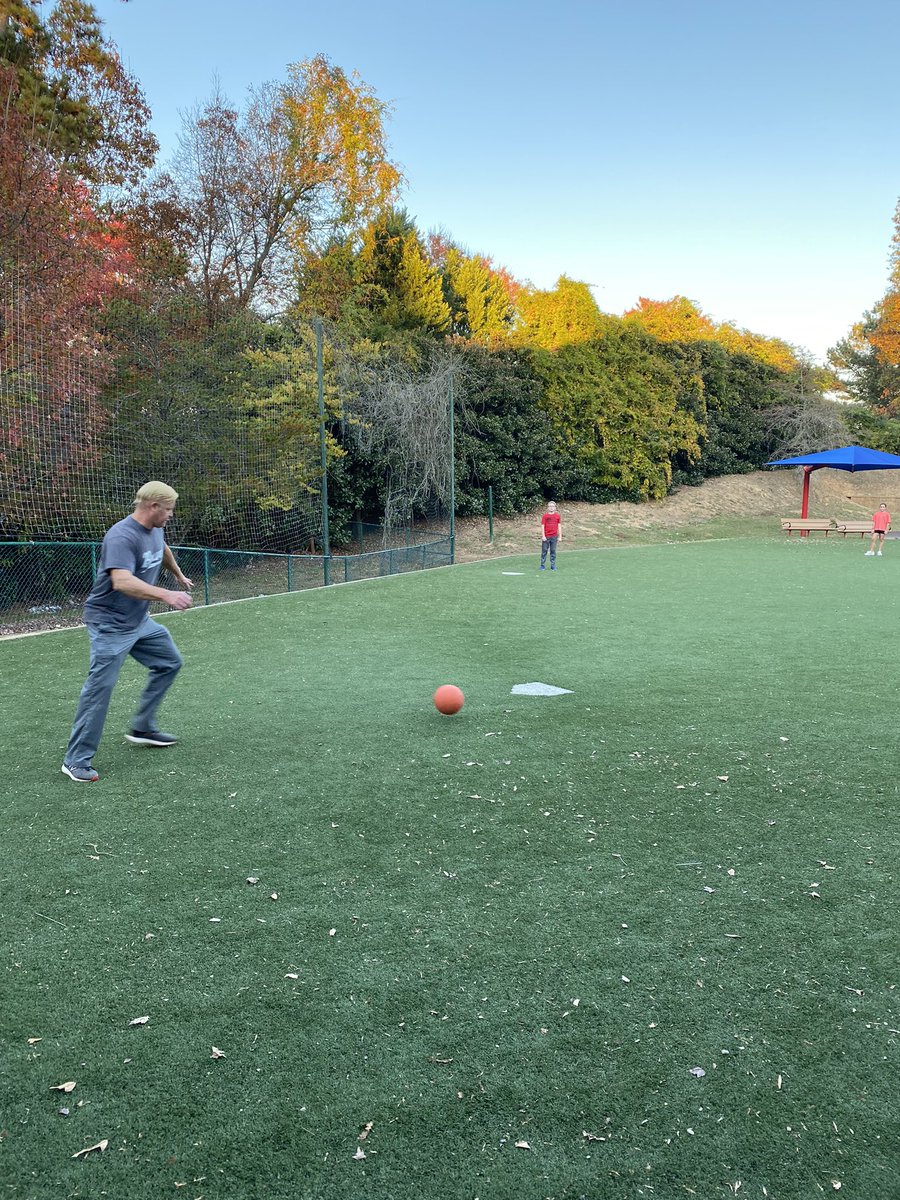 SRSPE_'s tweet photo. Fun family PE outing this afternoon! Too beautiful a day to stay in the gym. Love seeing the parents and kids interact and the parents get to see what PE is all about. Adults won in kickball 😉@EmilyBoatright @Myssjj @APS_SarahSmith @ProudMomofBandB https://t.co/9uunJzIATy