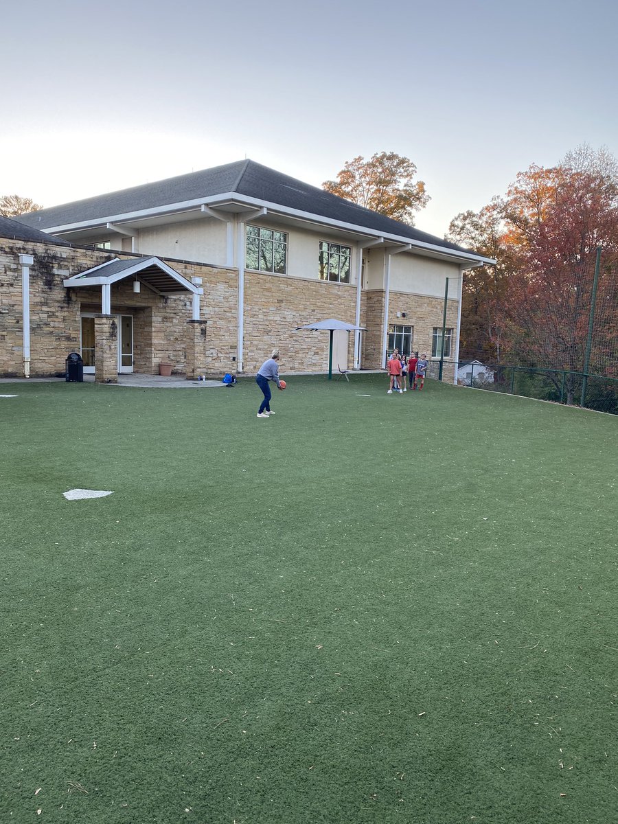SRSPE_'s tweet photo. Fun family PE outing this afternoon! Too beautiful a day to stay in the gym. Love seeing the parents and kids interact and the parents get to see what PE is all about. Adults won in kickball 😉@EmilyBoatright @Myssjj @APS_SarahSmith @ProudMomofBandB https://t.co/9uunJzIATy
