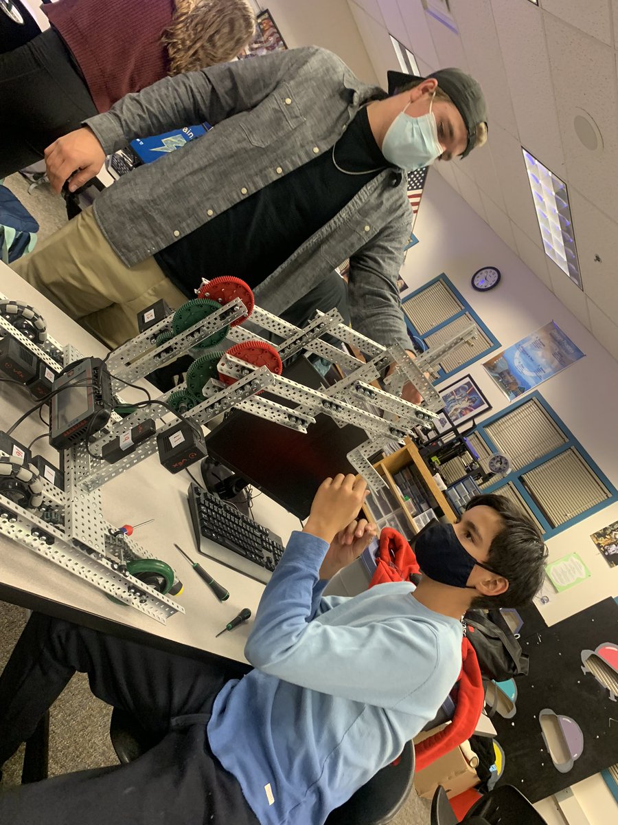 danny5hernandez's tweet photo. S’s get double dose of @WestviewSVVSD robotics alum today. Sierra from Astra teaching 6th graders about CAD &amp; her work with @ICSVVSD iCart &amp; @Plaster_Tyler from Semicolon helping robotics teams. @stickergiant @SilverCreek_HS @SVVSDsupt @SVVSDPartners @VEXRobotics @MicronGives https://t.co/lIzlfLYPKp