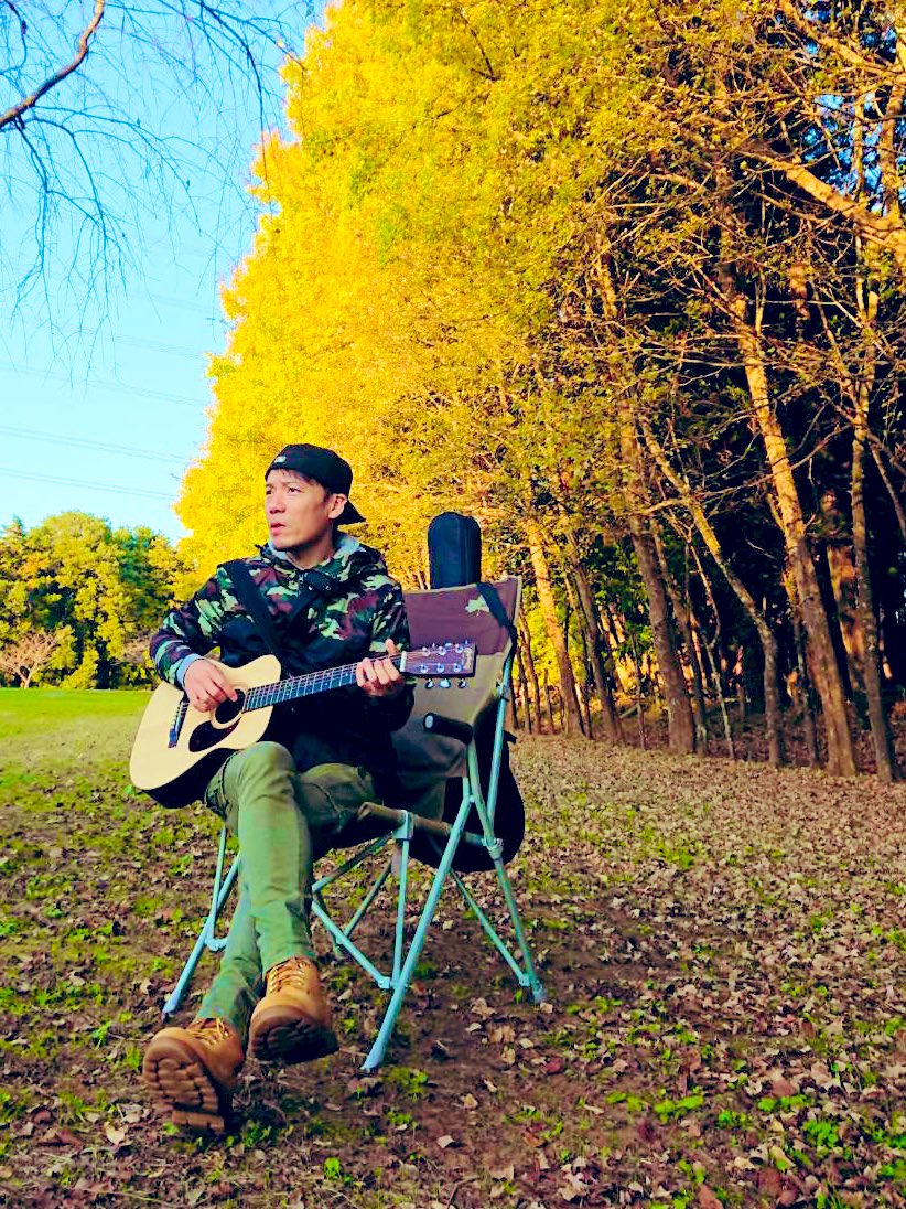 Captain_Taka's tweet photo. おはよう御座います🌞
今日も元気にギター弾きます🎸
先月買ったLOGOSのチェアーが座り心地抜群でお気に入りです😄
では皆様も良い1日を〜💐
#ウォーキング #ギターレッスン #アコースティック #つくば #マーチン #ロゴス #アウトドア #logos https://t.co/lnN6G5HXva
