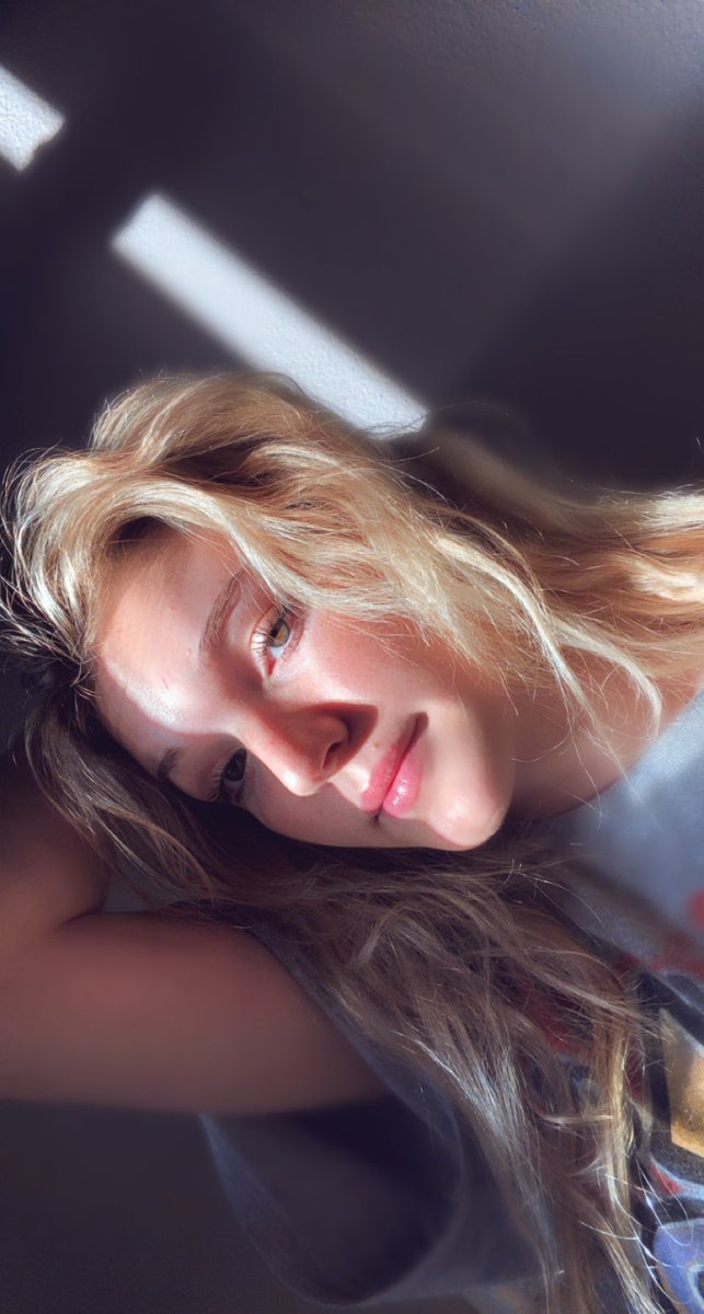 DaelynPerry17's tweet photo. Procrastinating at it’s finest😌 https://t.co/hPs30uJacG