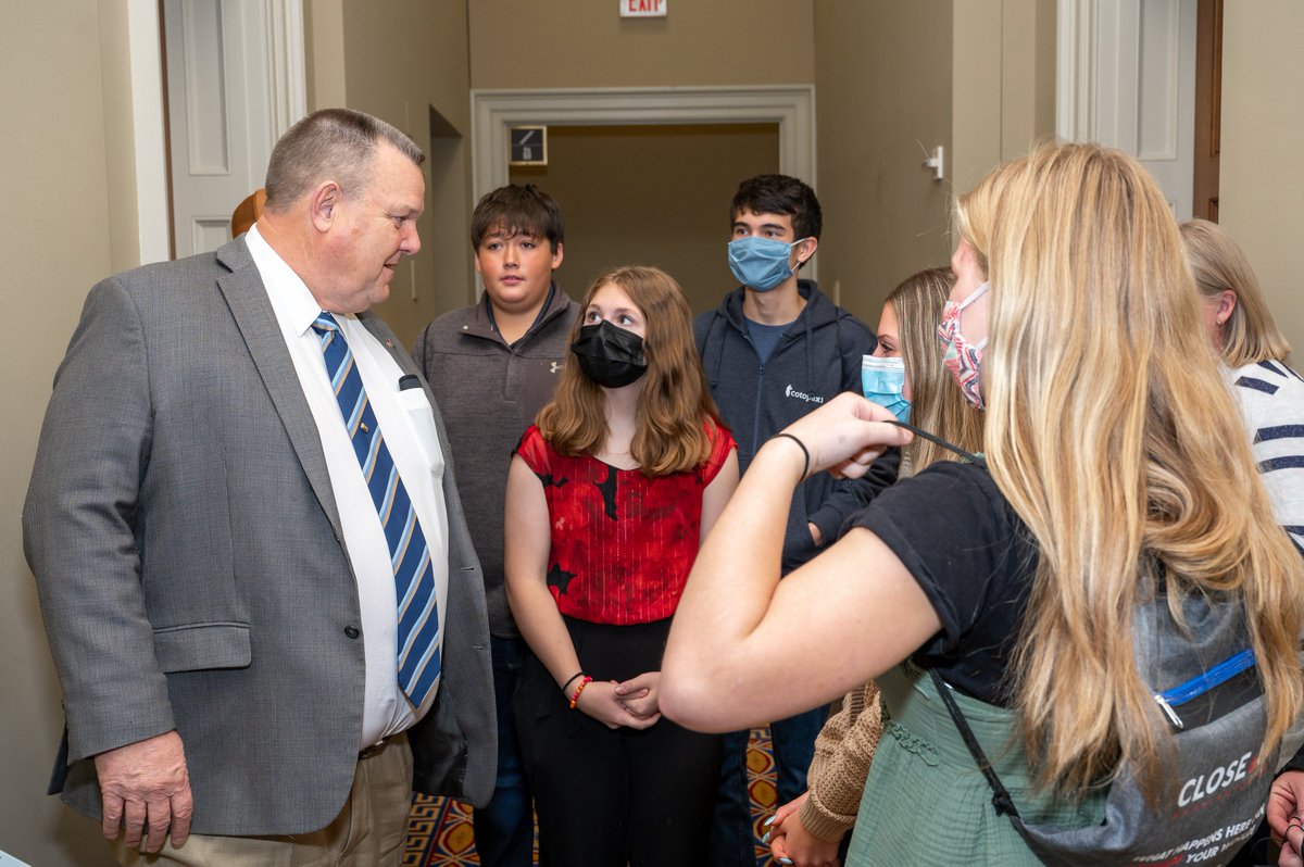 SenatorTester's tweet photo. It was another busy day in the United States Senate, but I’ve always got time to meet with Montana's young leaders—even on the move between committees.

Great to see some students from Cut Bank High School in Washington today! https://t.co/8HovOh0k0Q